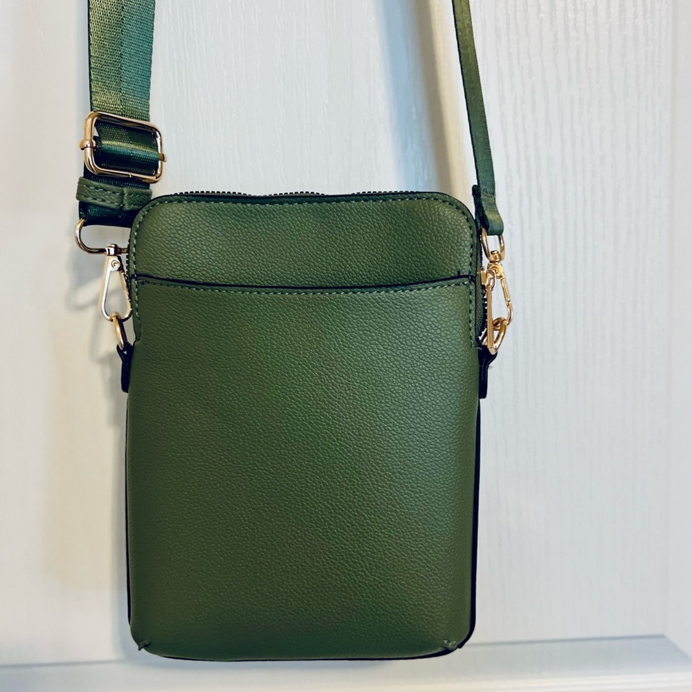 London Fog Olive Green Crossbody Bag with Gold Metallic Details - Picture 4 of 8